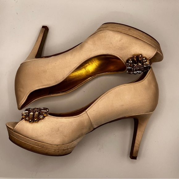 NINE WEST SATIN PLATFORM HEELS - Picture 2 of 13